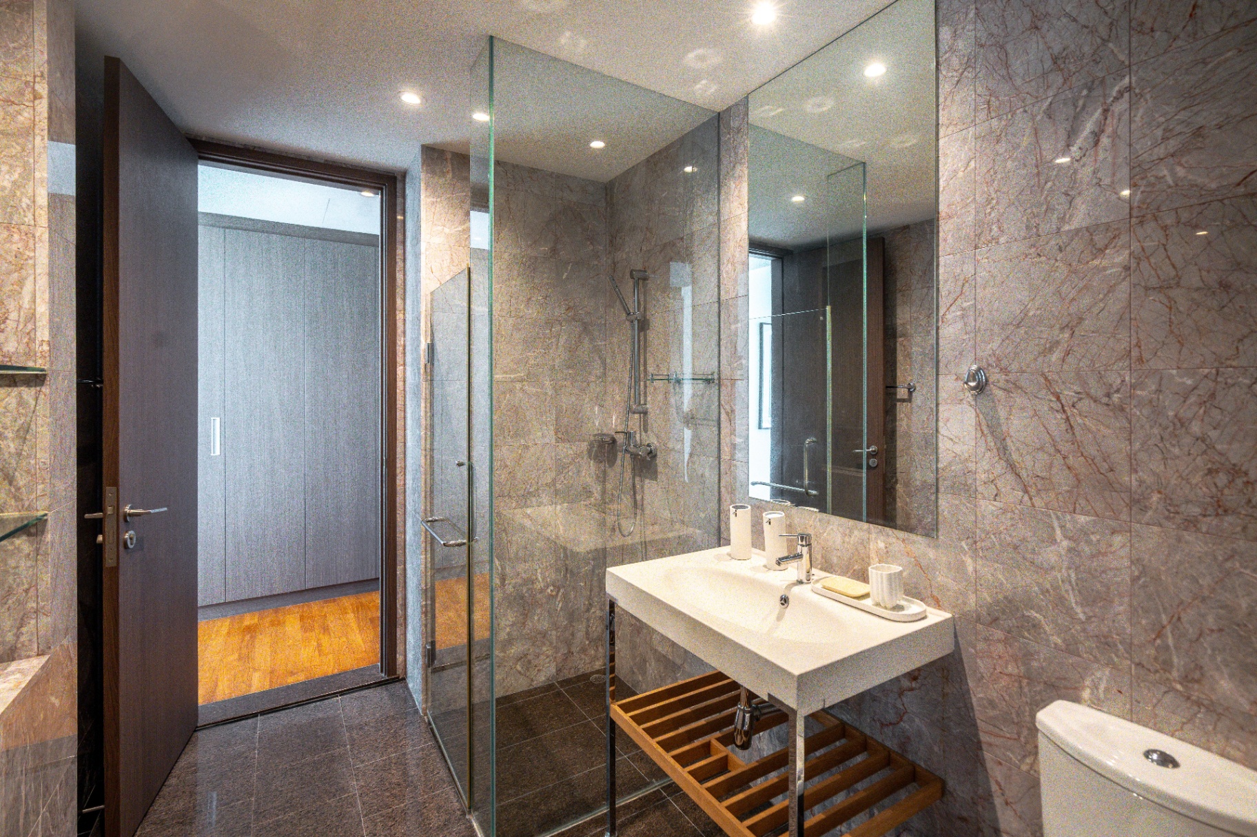 Draycott 8 — walk-in shower and vanity in marble