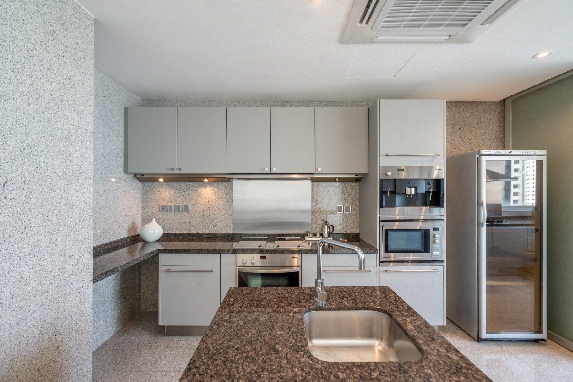 Draycott 8 — full wet kitchen with Miele appliances and granite counters