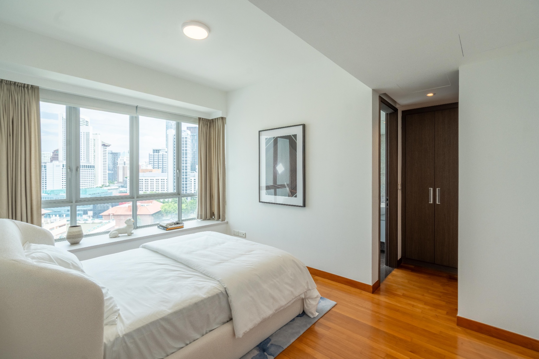 Draycott 8 — 2,960 sqft apartment master bedroom with city view