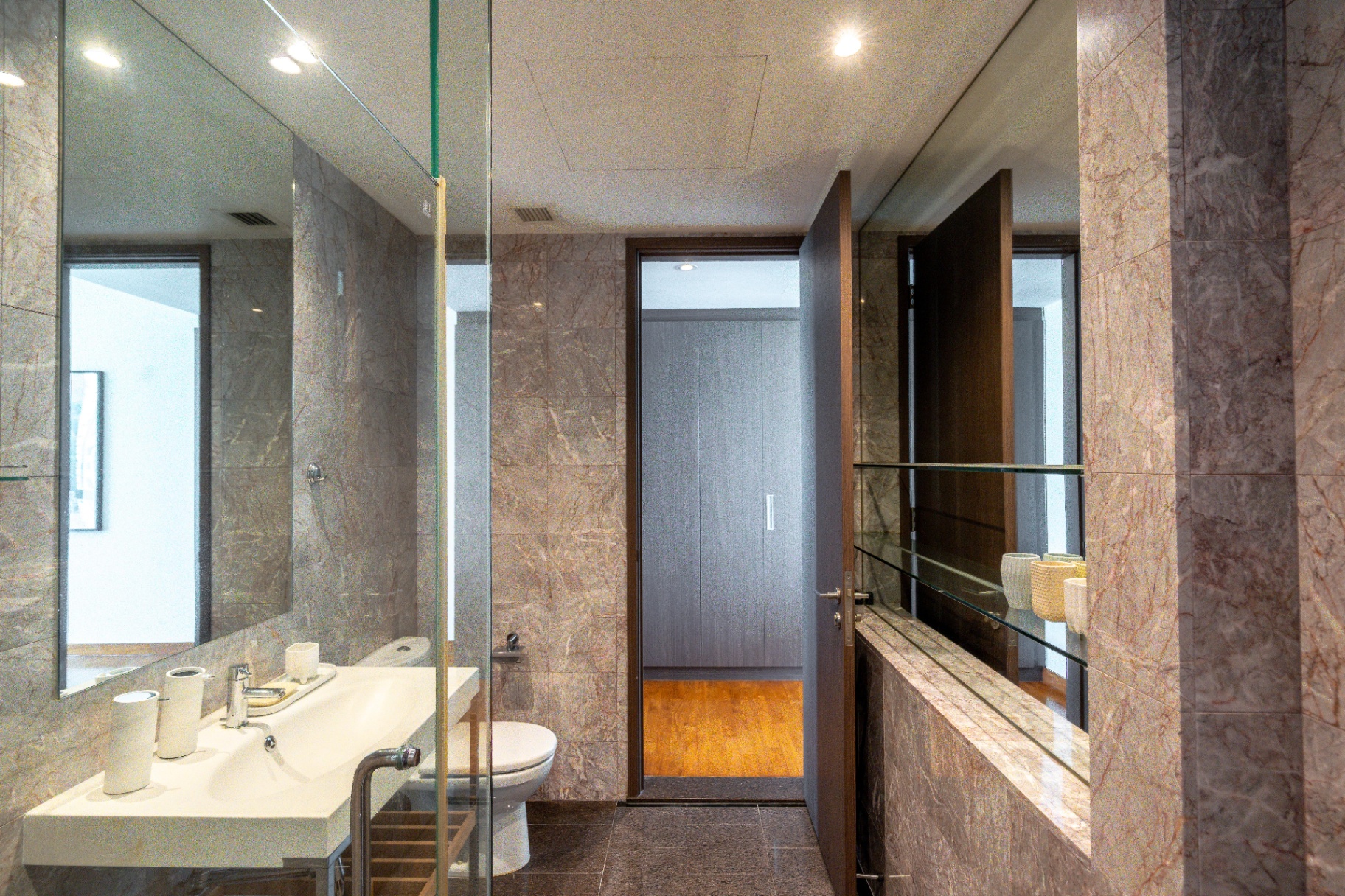 Draycott 8 — guest bathroom in marble
