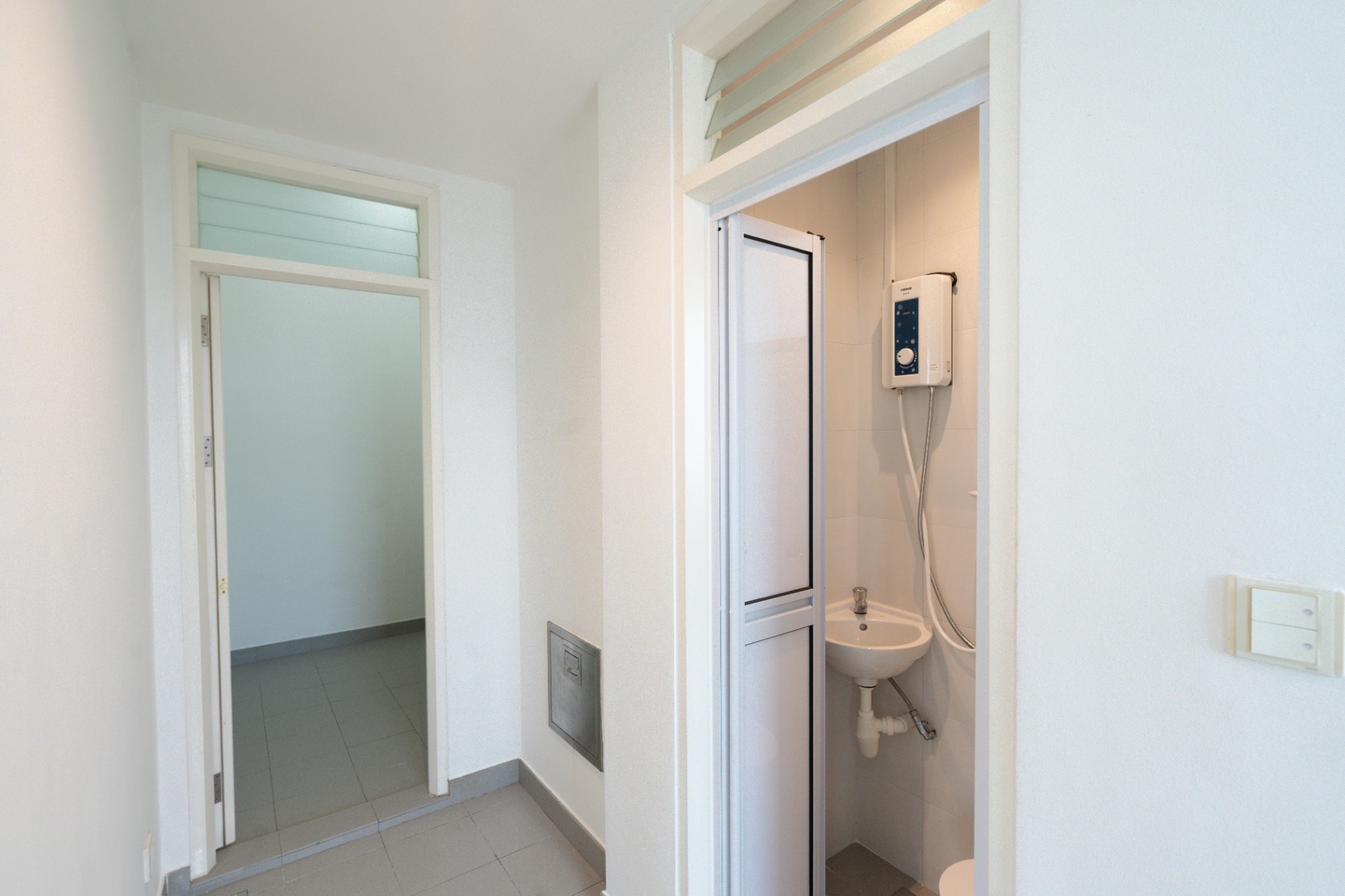 Draycott 8 — helper's room and ensuite bathroom off the utility area